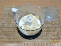 Фото приготовления рецепта: Банановые оладьи с ананасовым припёком (без яиц) - шаг №3