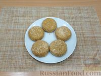 Фото приготовления рецепта: Пирожные из печенья, с миндалём и апельсиновым соком (без выпечки) - шаг №14