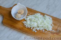 Фото приготовления рецепта: Новогодний салат "Мимоза" в виде кролика - шаг №9