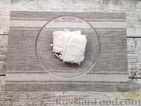 Фото приготовления рецепта: Творожные конфеты со сгущённым молоком и печеньем - шаг №2