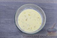 Фото приготовления рецепта: Пышный омлет с сыром и жареным луком (в духовке) - шаг №9