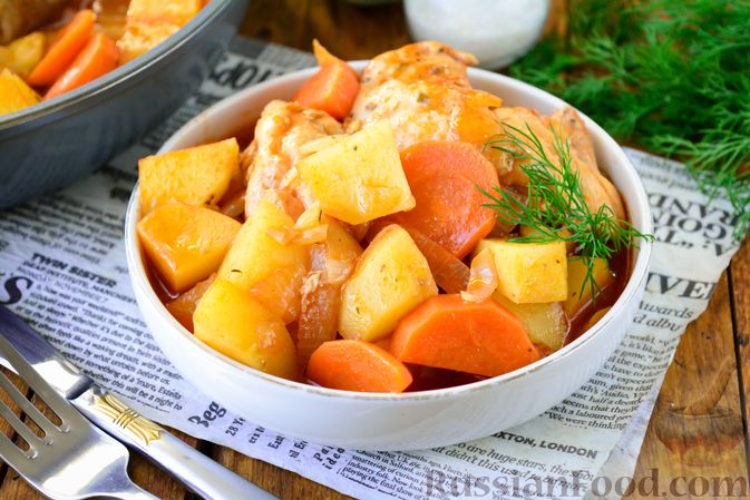 Картошка с тушёнкой и томатным соусом