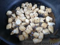 Фото приготовления рецепта: Рис с курицей, овощами и яйцом - шаг №6