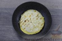 Фото приготовления рецепта: Лепёшка из лаваша с колбасой, помидором, сыром и яйцами - шаг №11