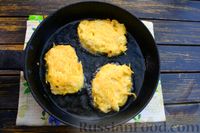 Фото приготовления рецепта: Куриные наггетсы в картофельной шубке - шаг №11