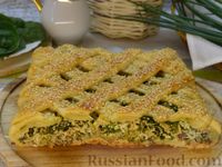 Фото приготовления рецепта: Пирог из слоёного теста с рыбными консервами, шпинатом и яйцами - шаг №21