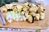 Фото приготовления рецепта: Овощной суп с баклажанами, помидорами и сметаной - шаг №3