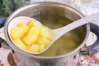 Фото приготовления рецепта: Овощной суп с баклажанами, помидорами и сметаной - шаг №4