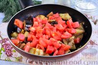 Фото приготовления рецепта: Овощной суп с баклажанами, помидорами и сметаной - шаг №9