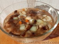 Фото приготовления рецепта: Суп с опятами, фасолью и макаронами - шаг №12