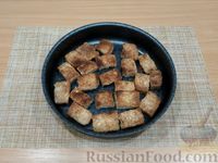 Фото приготовления рецепта: Сладкие сухарики со сметаной и корицей - шаг №7