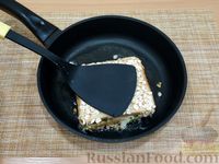 Фото приготовления рецепта: Тосты с сыром и зеленью, в овсяной панировке - шаг №12