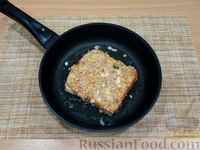 Фото приготовления рецепта: Тосты с сыром и зеленью, в овсяной панировке - шаг №13