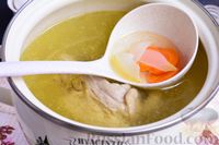Фото приготовления рецепта: Куриный суп с клёцками и болгарским перцем - шаг №2