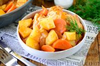 Фото к рецепту: Картошка, тушенная с курицей в томатном соусе