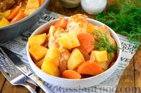 Фото приготовления рецепта: Картошка, тушенная с курицей в томатном соусе - шаг №11