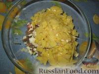 Фото приготовления рецепта: Пирог с индейкой, картофелем и грибами - шаг №4