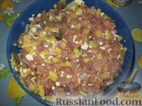 Фото приготовления рецепта: Пирог с индейкой, картофелем и грибами - шаг №6