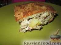 Фото приготовления рецепта: Пирог с индейкой, картофелем и грибами - шаг №10