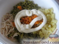 Фото приготовления рецепта: Салат из кальмаров с овощами - шаг №10