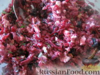 Фото приготовления рецепта: Салат "Нежный" с курицей и черносливом - шаг №8