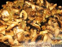 Фото приготовления рецепта: Курица, фаршированная картофелем и грибами - шаг №4