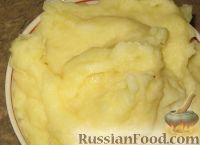 Фото приготовления рецепта: Вареники с картофелем, тушенные с куриной печенью в горшочках - шаг №2