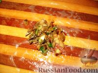 Фото приготовления рецепта: Узелки из рисовой бумаги с грибами - шаг №4