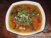 Фото к рецепту: Китайский рыбный суп с овощами и грибами муэр