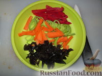 Фото приготовления рецепта: Китайский рыбный суп с овощами и грибами муэр - шаг №1