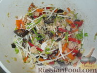Фото приготовления рецепта: Китайский рыбный суп с овощами и грибами муэр - шаг №5
