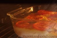 Фото приготовления рецепта: Картофельная запеканка с курицей, помидорами и сыром - шаг №9