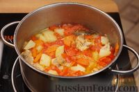 Фото приготовления рецепта: Рагу с курицей, картофелем, сладким перцем и помидором - шаг №12