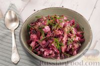 Фото приготовления рецепта: Салат с курицей, свёклой, фасолью и маринованными огурцами - шаг №14