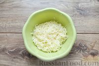 Фото приготовления рецепта: Тосты с киви, плавленым сыром и чесноком - шаг №2