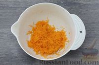 Фото приготовления рецепта: Морковно-яблочные кексы с имбирём, на молоке - шаг №2