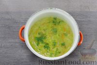 Фото приготовления рецепта: Куриный суп с манкой, морковью по-корейски и пекинской капустой - шаг №10