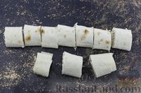 Фото приготовления рецепта: Рулетики из лаваша с колбасой, сыром и яйцами (в духовке) - шаг №10