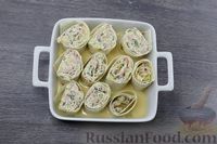 Фото приготовления рецепта: Рулетики из лаваша с колбасой, сыром и яйцами (в духовке) - шаг №13