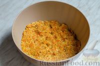 Фото приготовления рецепта: Морковный рулет с печеньем, орехами и кокосовой стружкой - шаг №8