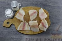 Фото приготовления рецепта: Рыба, запечённая с картофелем и яблоками - шаг №3