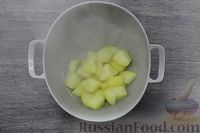 Фото приготовления рецепта: Рыба, запечённая с картофелем и яблоками - шаг №7