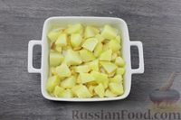 Фото приготовления рецепта: Рыба, запечённая с картофелем и яблоками - шаг №9