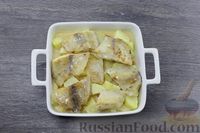 Фото приготовления рецепта: Рыба, запечённая с картофелем и яблоками - шаг №13