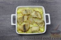 Фото приготовления рецепта: Рыба, запечённая с картофелем и яблоками - шаг №14