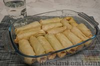 Фото приготовления рецепта: Голубцы с куриным фаршем и картошкой (в духовке) - шаг №10