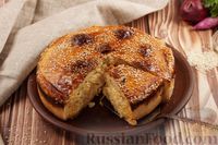 Фото к рецепту: Закрытый луковый пирог с сыром и кунжутом