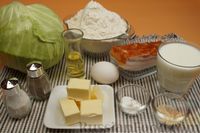 Фото приготовления рецепта: Бездрожжевой пирог с тушёной капустой и копчёным мясом - шаг №1