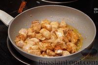 Фото приготовления рецепта: Жареная свинина в медово-соевом соусе с чесноком - шаг №5