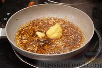Фото приготовления рецепта: Жареная свинина в медово-соевом соусе с чесноком - шаг №8